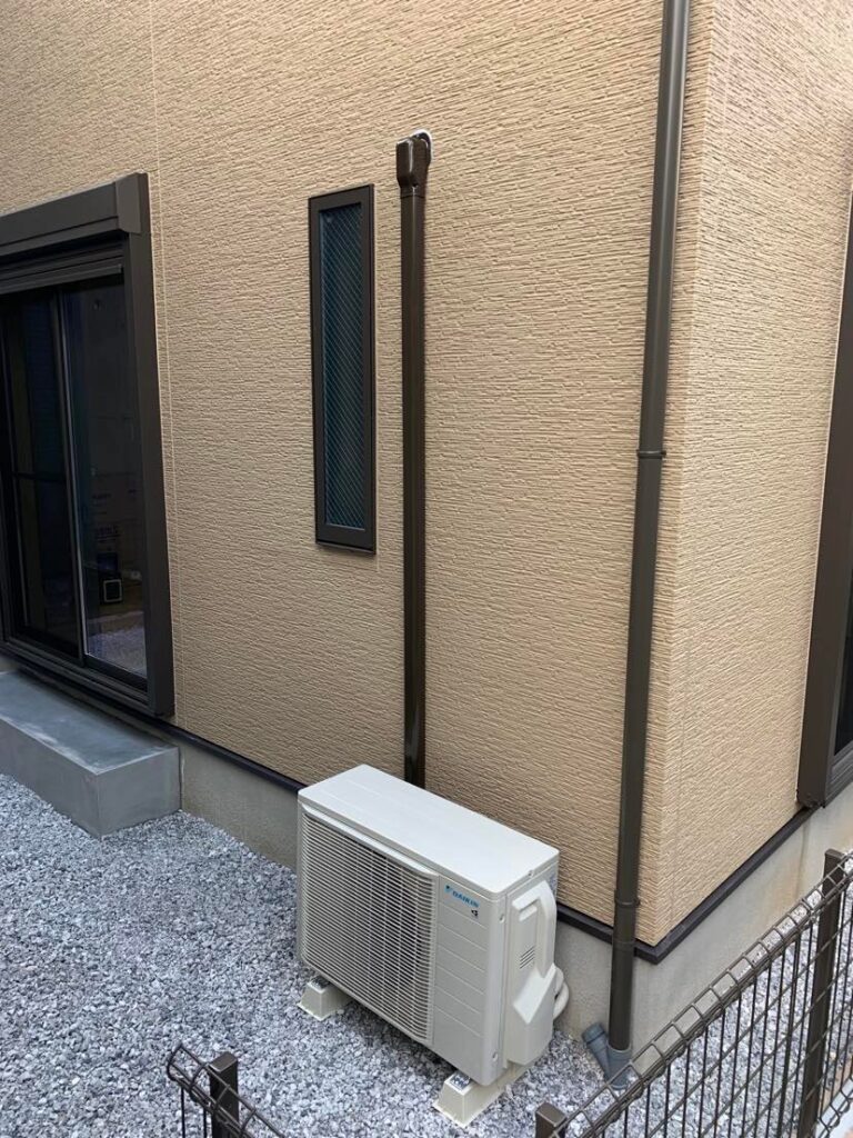 室外機設置・配管の仕上がり